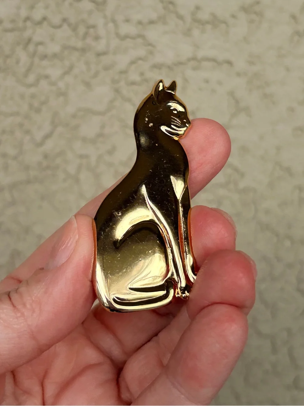 Chic Gold Cat Metal Pin - Elegant Cat Lapel Pin